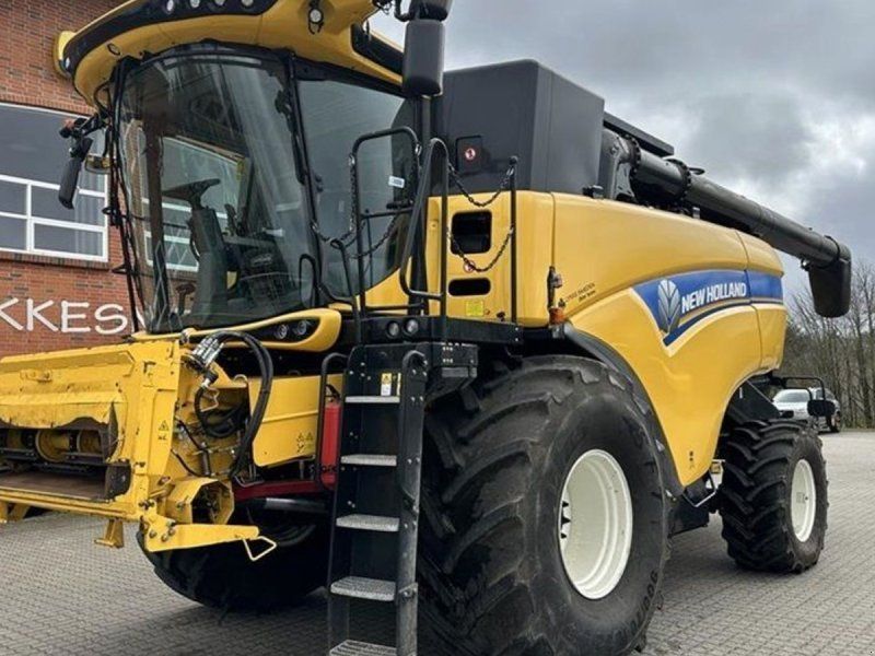 New Holland CX8.85 SLH + 35” VarioFeed HD