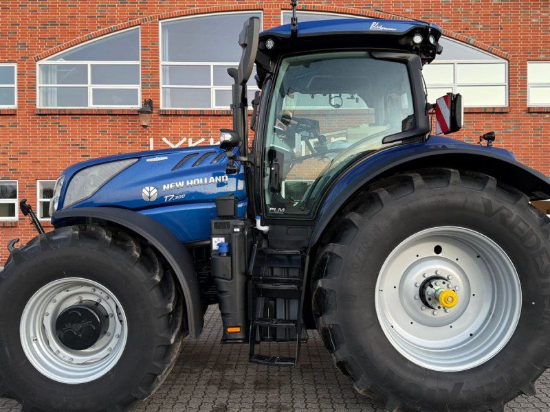 New Holland T7.300 AC Gen