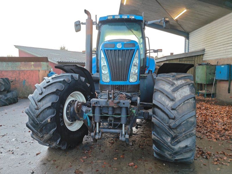 New Holland T8040