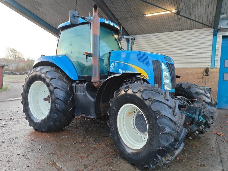 New Holland T8040
