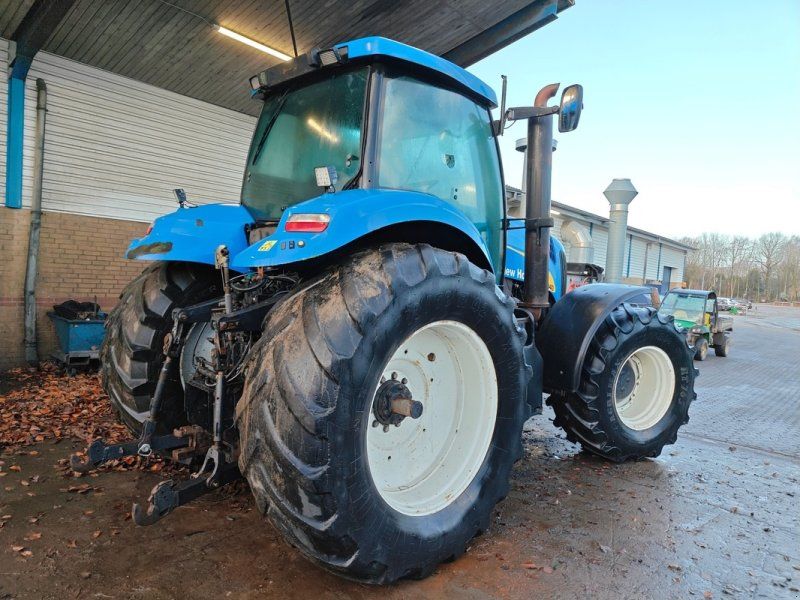 New Holland T8040