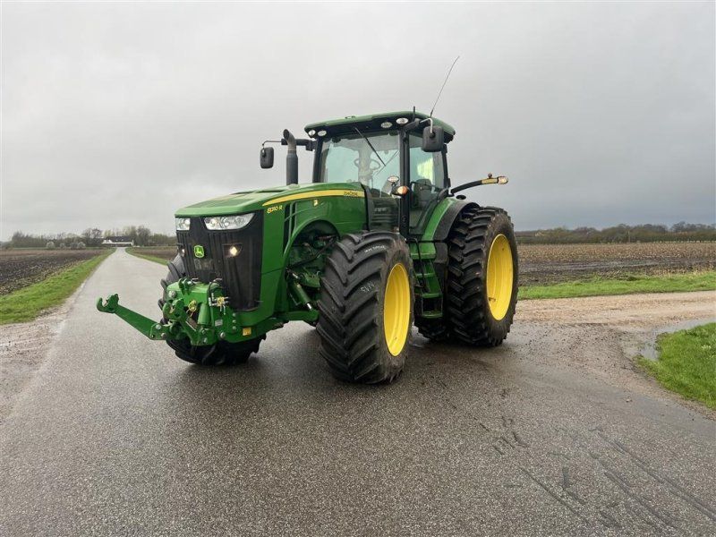 John Deere 8310R