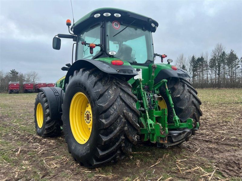 John Deere 8335R