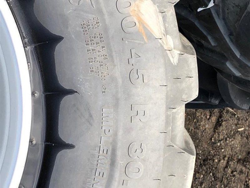 Vredestein 4 x 800/45r30,5