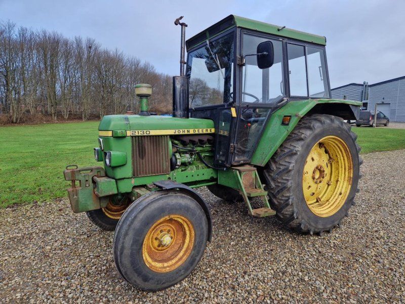 John Deere 2130
