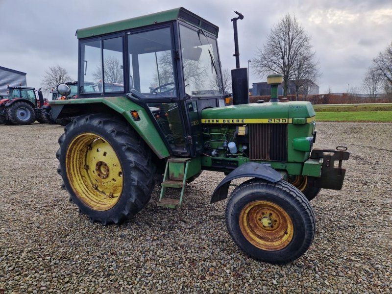 John Deere 2130