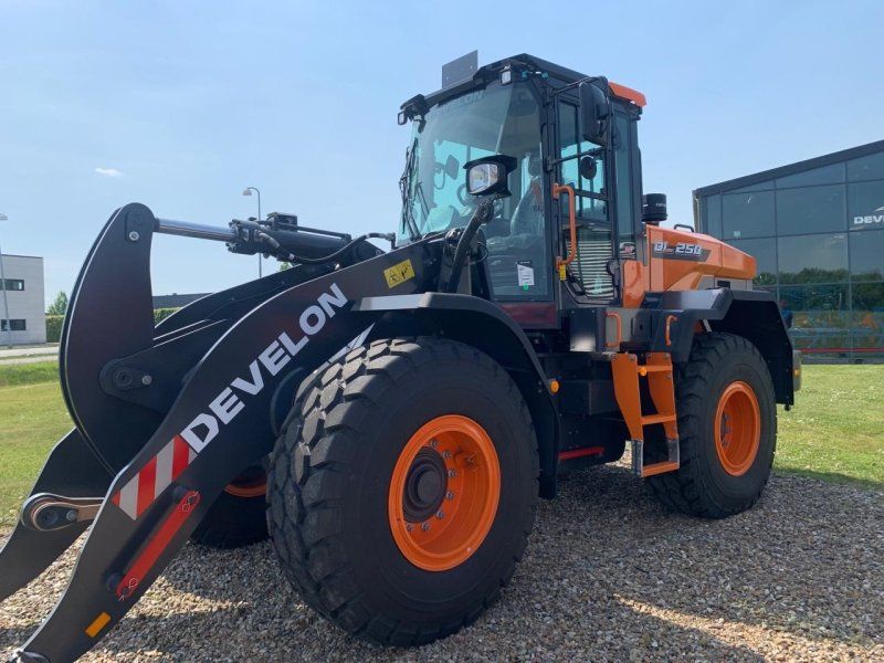 Develon DL250-7