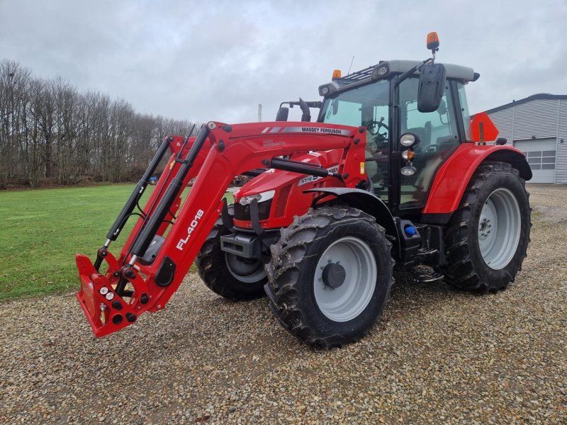 Massey Ferguson 5712S DYNA 4