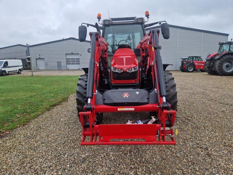 Massey Ferguson 5712S DYNA 4
