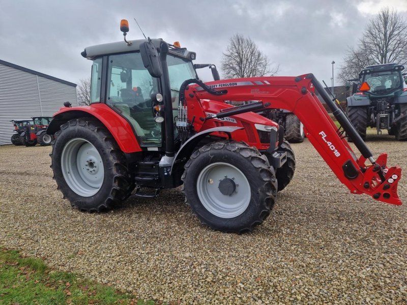 Massey Ferguson 5712S DYNA 4