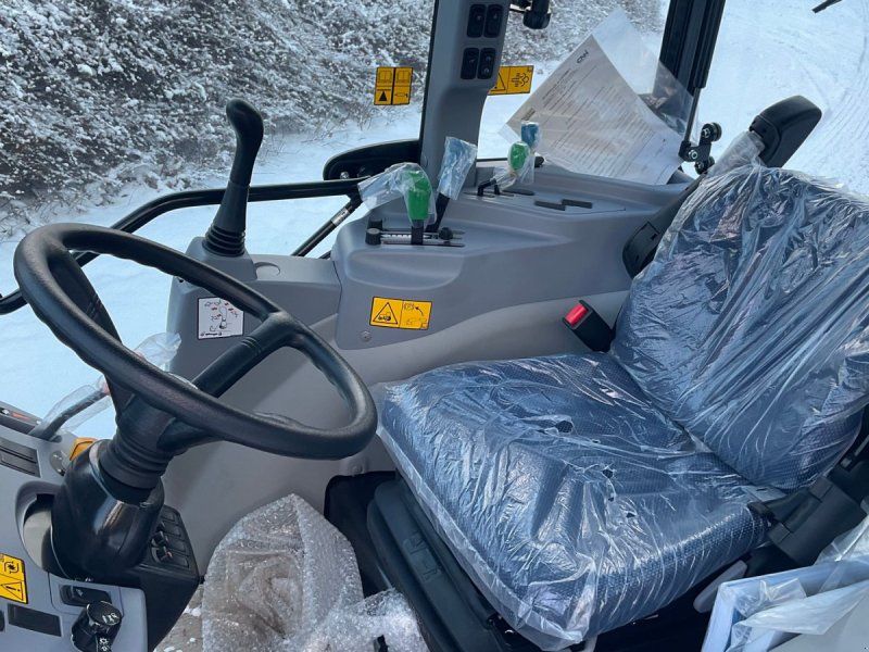 New Holland BOOMER 35 CAB ST5