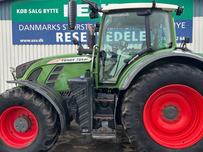Fendt 724 Vario S4 Profi Plus Med Front PTO