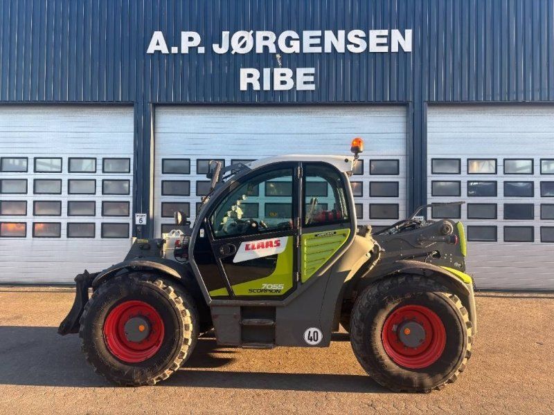 Claas Scorpion 7055