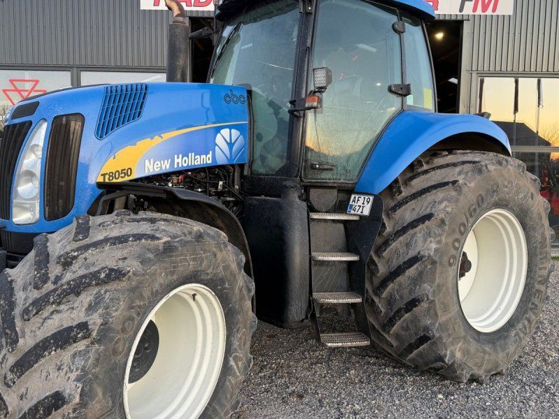 New Holland T8050