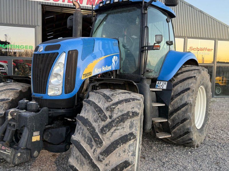 New Holland T8050