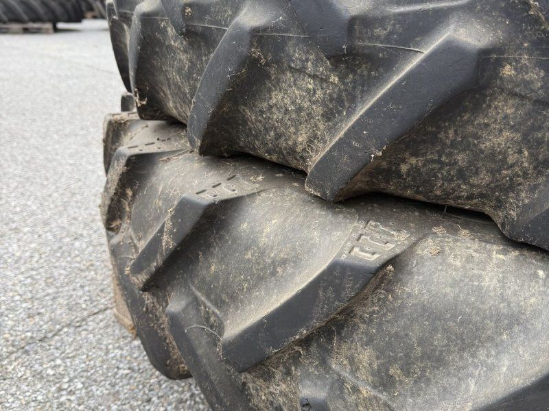BKT 270/95R36  Agrimax RT955  8Loch
