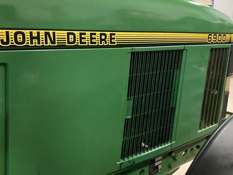 John Deere 6900