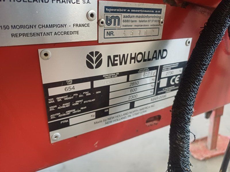 New Holland 654