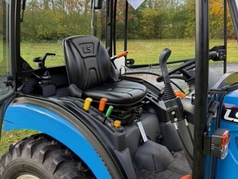 LS Tractor XJ25 HST Snowline