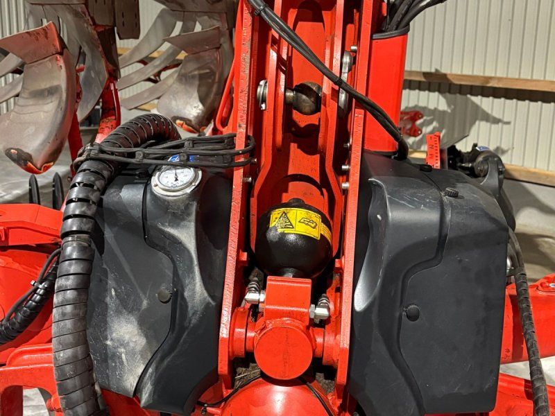 Kuhn Varimaster L Med pakker på plovet 500 ha