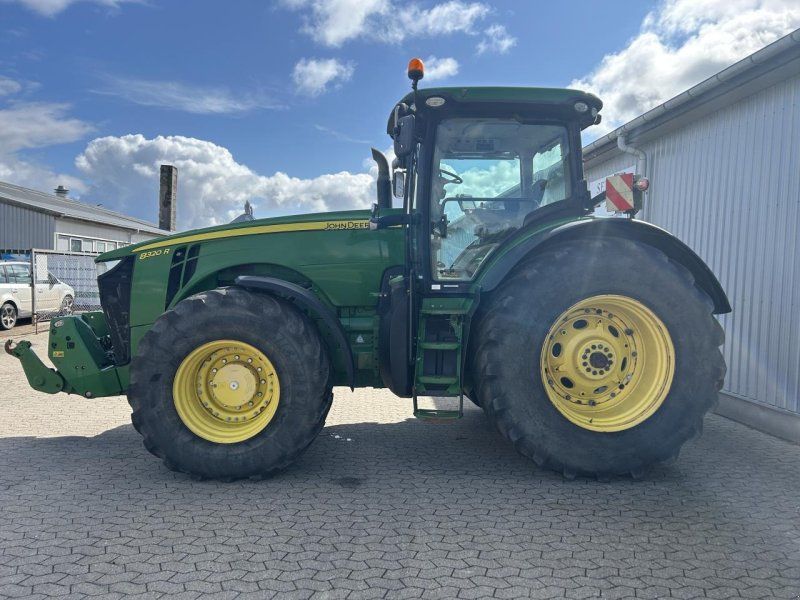 John Deere 8320R