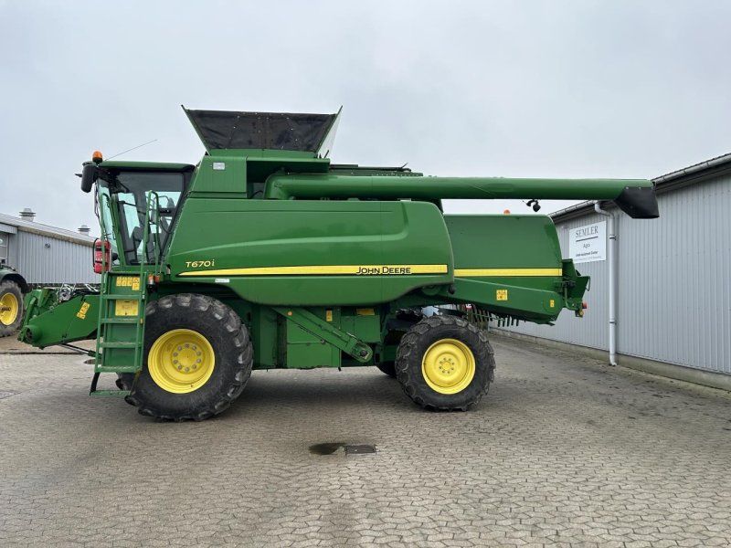 John Deere T670