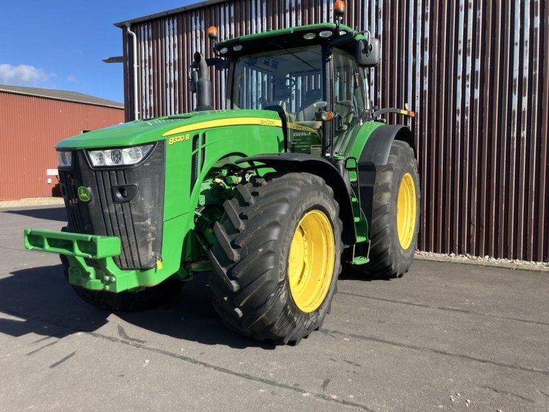 John Deere 8320R