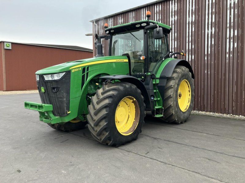 John Deere 8320R