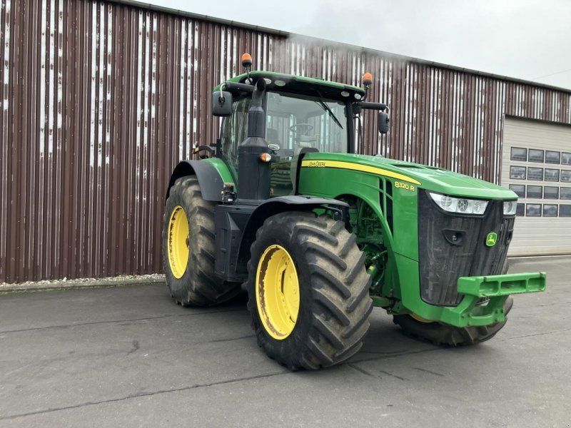 John Deere 8320R