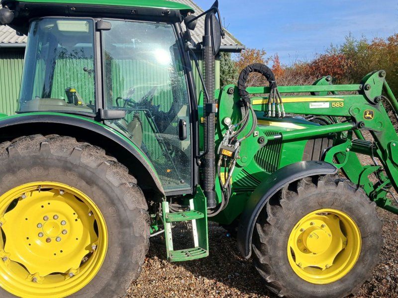 John Deere 5070M med frontlæsser