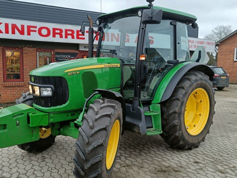 John Deere 5070M med 40 km/t gearkasse