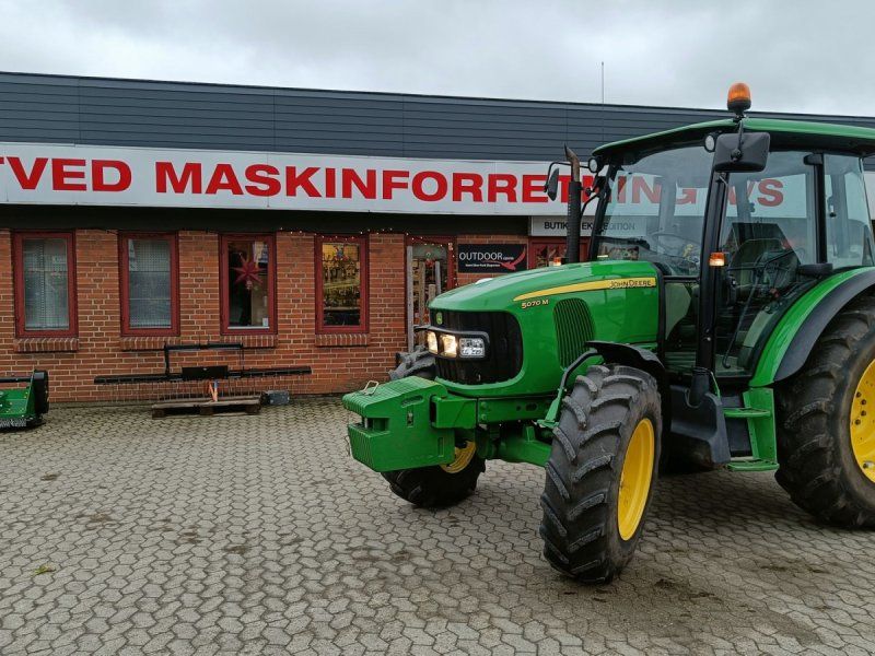John Deere 5070M med 40 km/t gearkasse