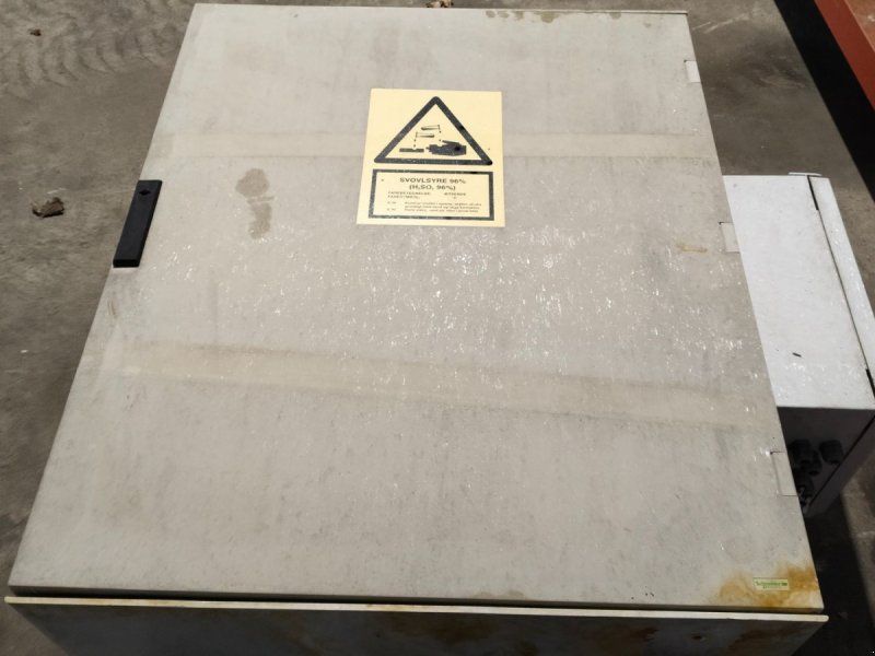 Doseringspumpe med styreskab