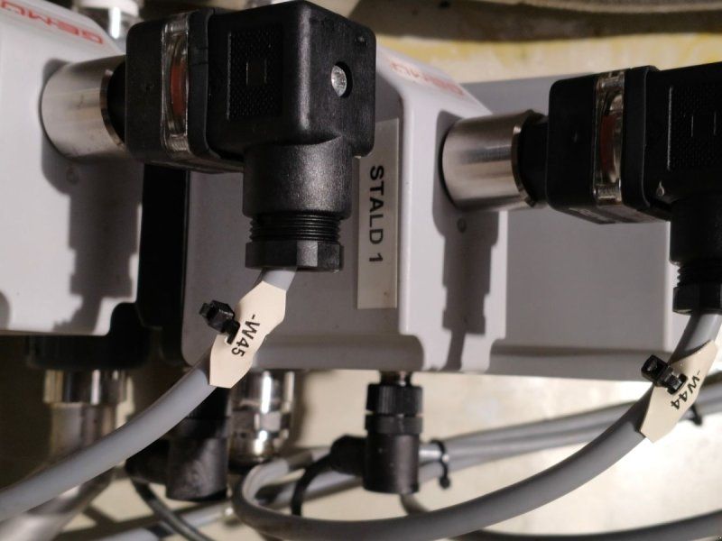 Doseringspumpe med styreskab