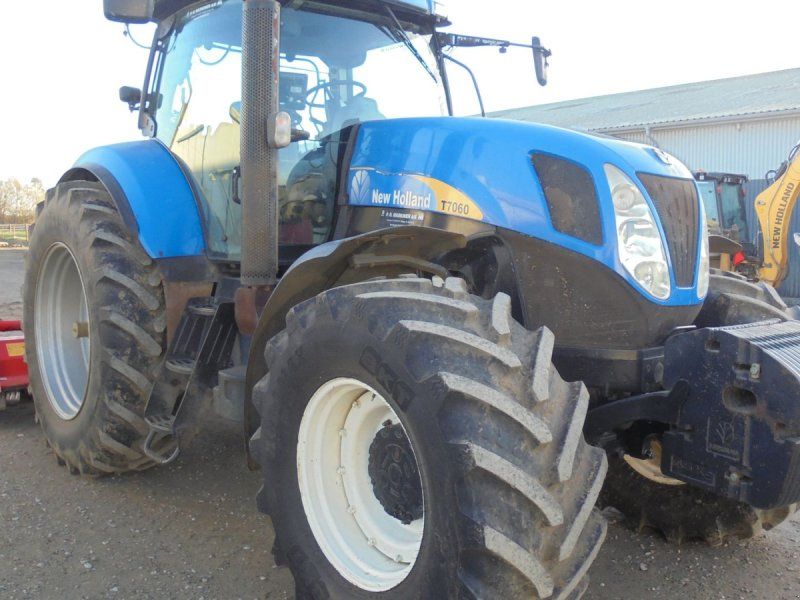 New Holland T7060