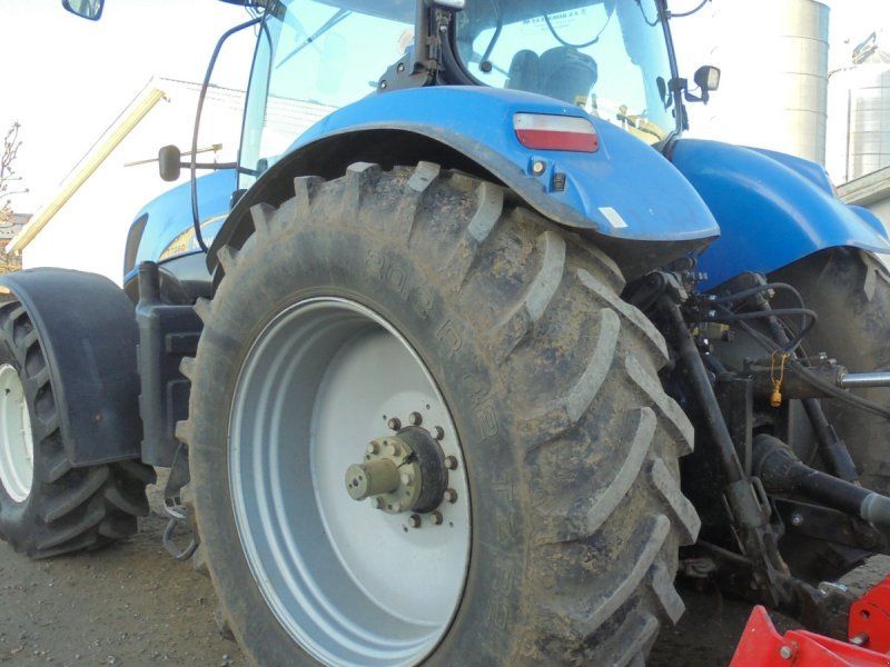 New Holland T7060