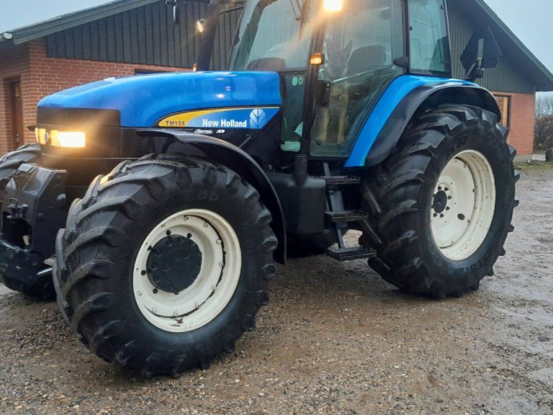 New Holland TM 155 Range Comand med frontlift Super Steer lige klar til snee