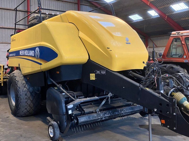 New Holland BB9090 Plus