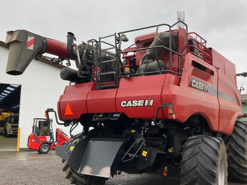 Case IH Axial Flow 8240