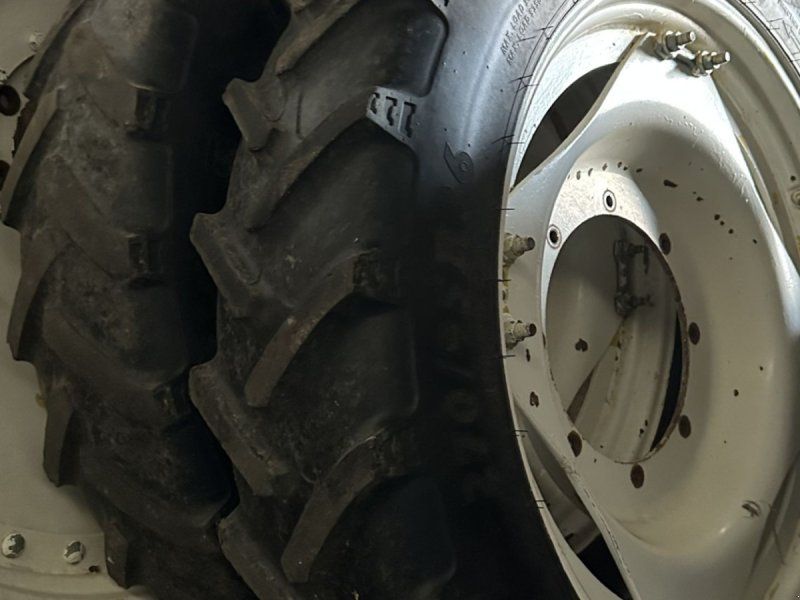 Goodyear 340/85R48 og 270/95R36