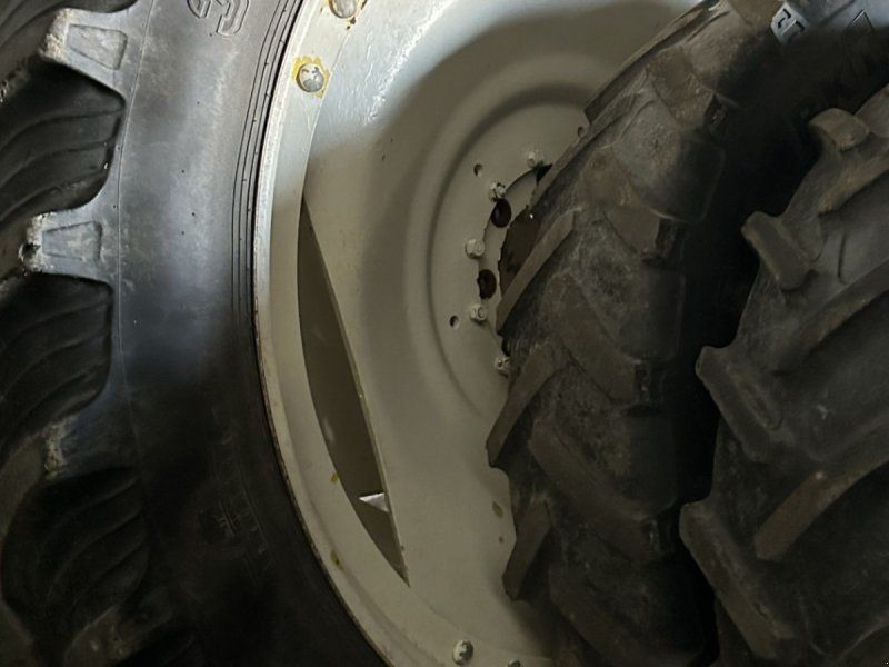 Goodyear 340/85R48 og 270/95R36