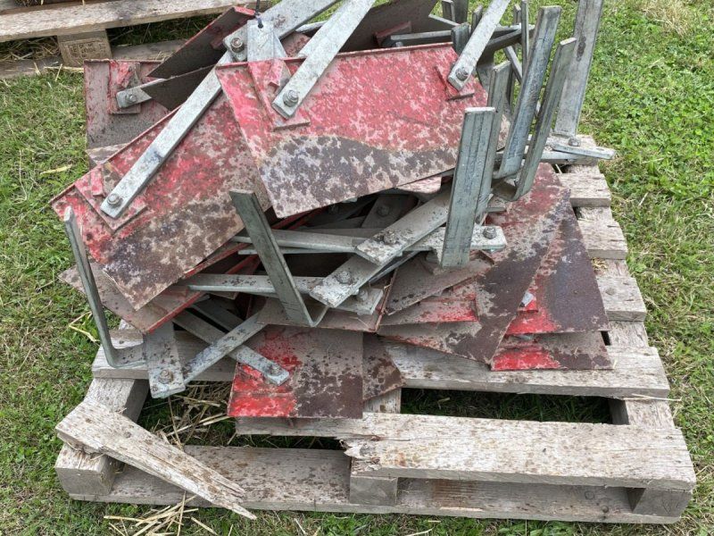 Steketee 12 rækket. Der medføger plader til små afgrøder.