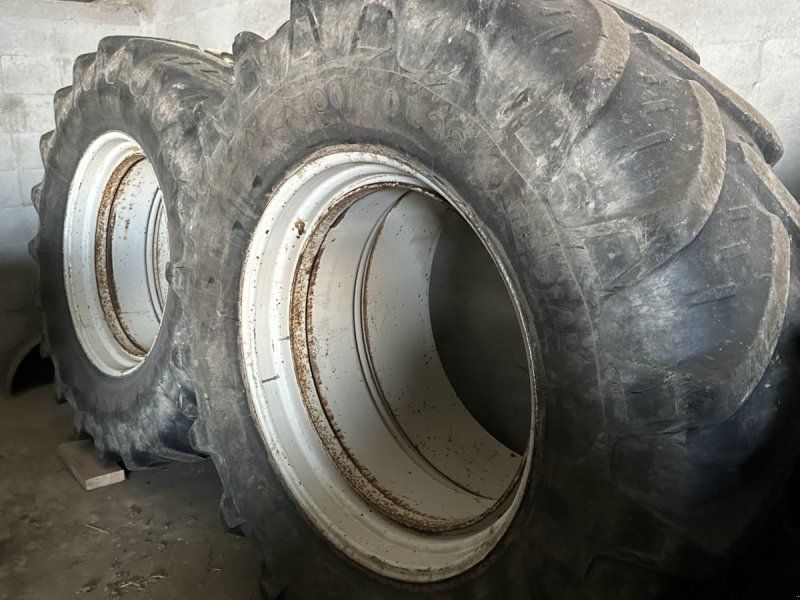 Michelin 580/70x38 og 480/70x28. Der medfølger låse.