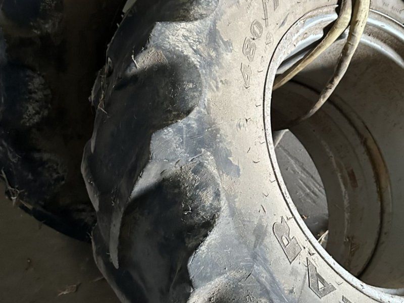 Michelin 580/70x38 og 480/70x28. Der medfølger låse.