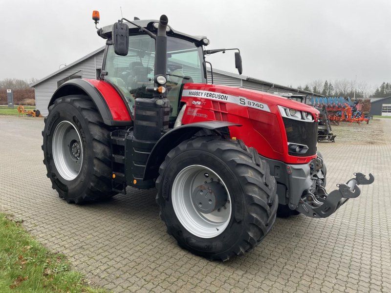 Massey Ferguson 8740S