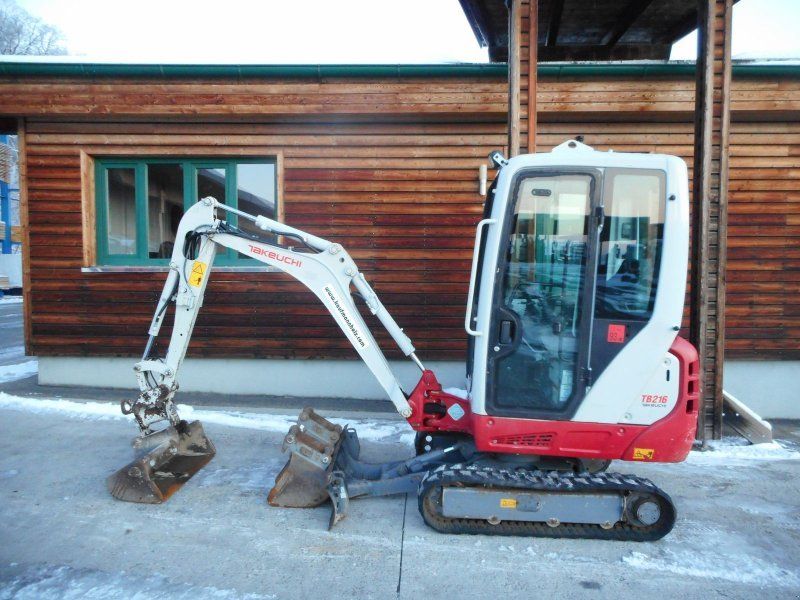 Takeuchi TB 216 ( 1.865kg ) POWERTILT + 3 Löffel