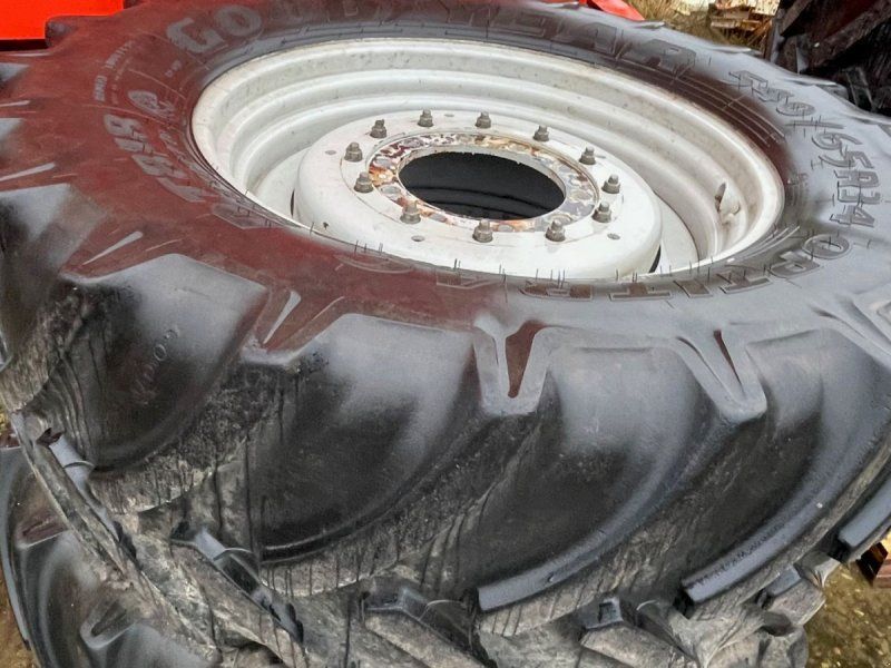 540/65R34 og 620/70R46