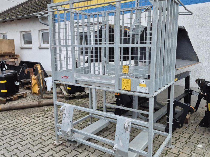 Fliegl ARBEITSBÜHNE »HOCH« MIT MITTIGEM EINSTIEG