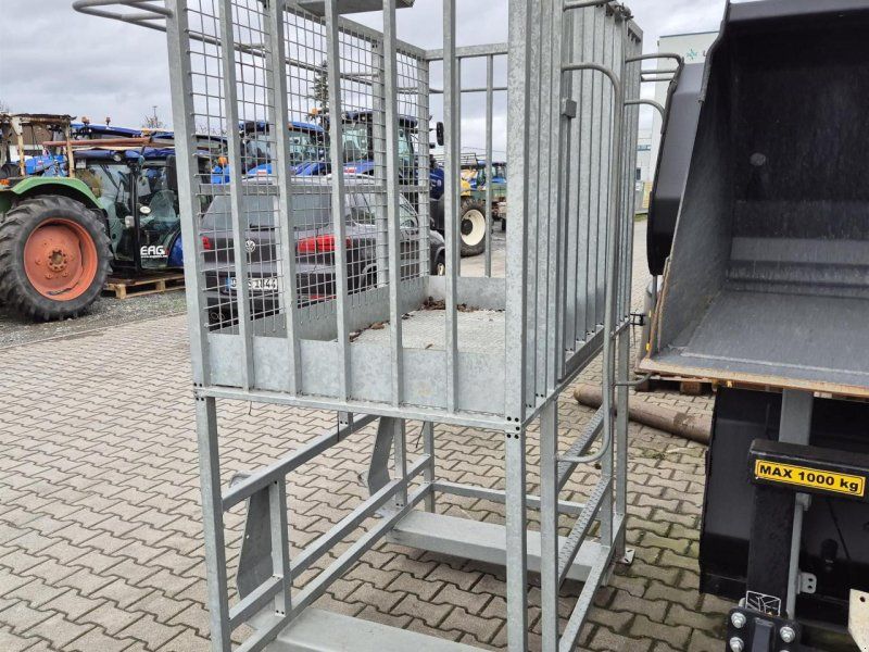 Fliegl ARBEITSBÜHNE »HOCH« MIT MITTIGEM EINSTIEG