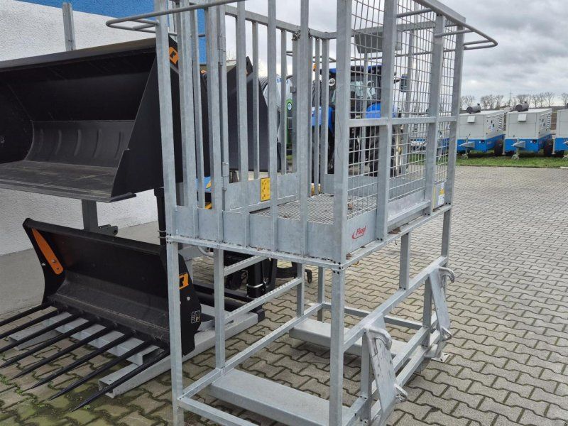 Fliegl ARBEITSBÜHNE »HOCH« MIT MITTIGEM EINSTIEG